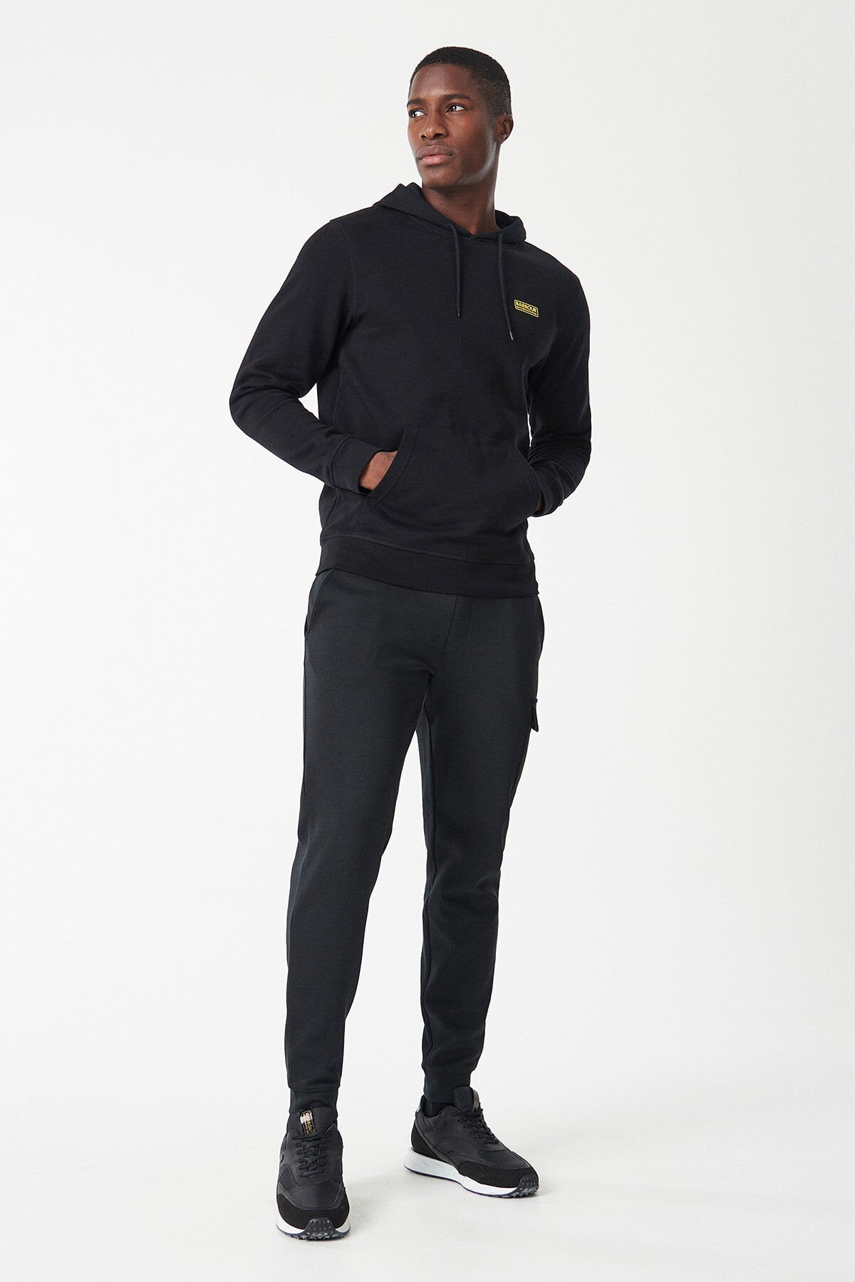 Kapuzenpullover mit kleinem Logo