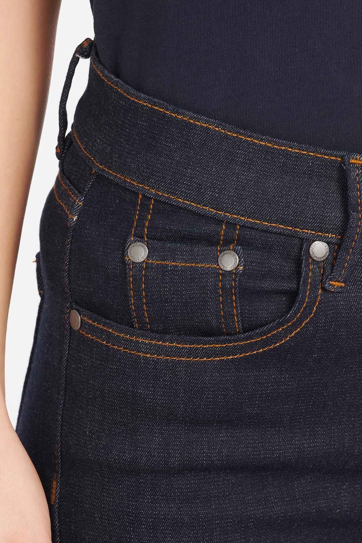 Essential Slim Jeans