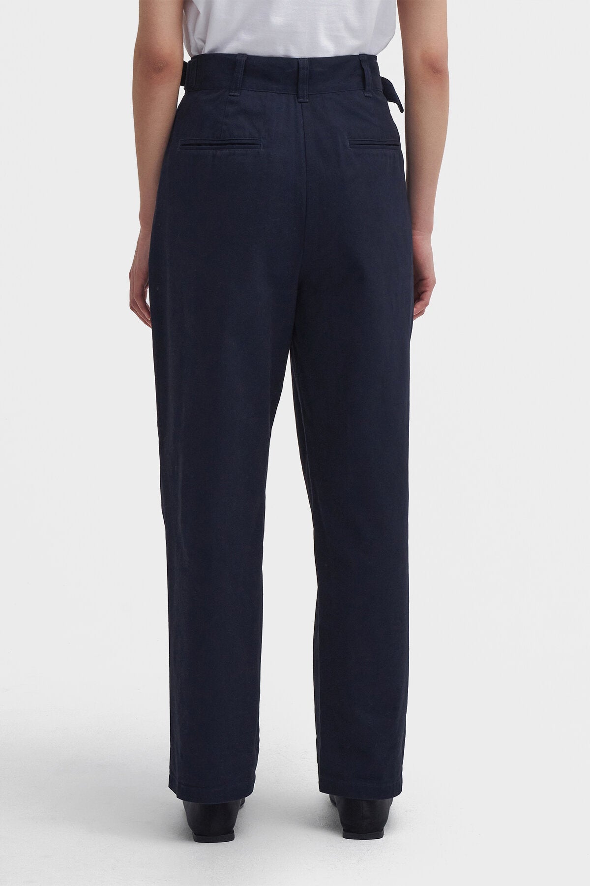 Amberfarbene Zigarettenhose