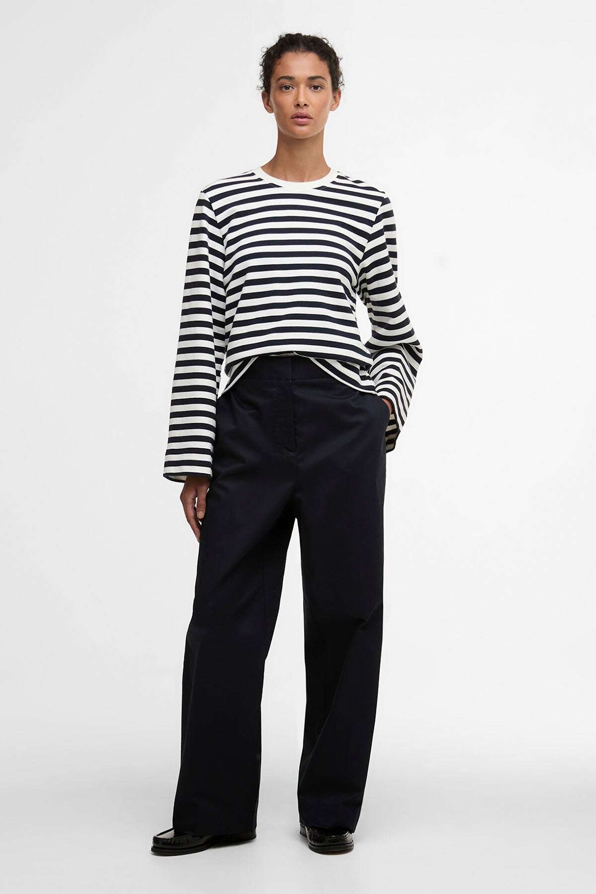 Inez Hose mit weitem Bein