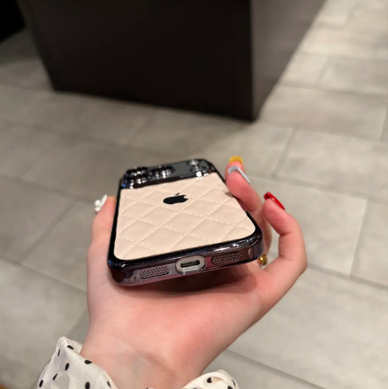 Handyhülle aus Leder im Chanel-Stil mit Diamanten für die iPhone-Serie