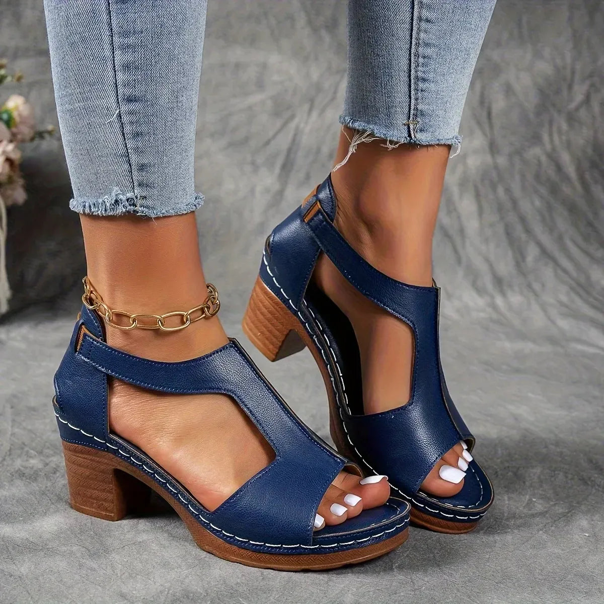 Women’s Chunky Heel Cutout Sandals