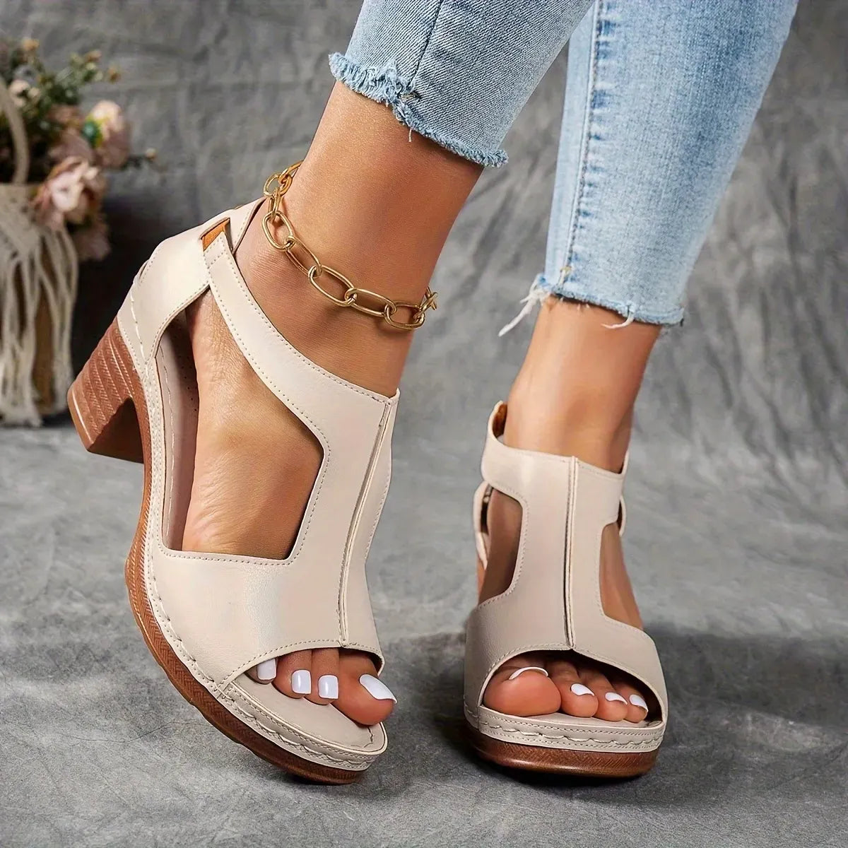 Women’s Chunky Heel Cutout Sandals